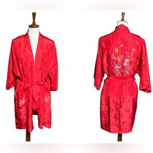 Vintage 100% pure silk robe with Asian embroidery Size Medium Made in Shanghai